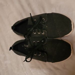 Tom's Tennis shoes